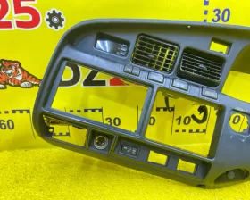 Консоль магнитофона TOYOTA