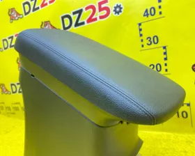 Бардачок между сиденьями MITSUBISHI