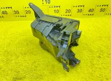 Блок предохранителей TOYOTA HARRIER 2014/Цвет 220 8263048010 AVU65W 2ARFXE, передний