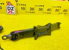 Поддомкратник/ домкрат LEXUS CT200H 2010/Цвет 4V3 6477776010 ZWA10 2ZRFXE, задний