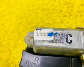 Доводчик двери пятой TOYOTA
