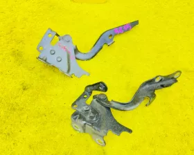 Петля капота Toyota