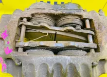Суппорт TOYOTA LAND CRUISER 1992/Цвет 26P 4773035080 HZJ77HV 1HZ, передний правый