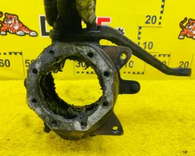 Поворотный кулак TOYOTA