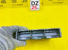 Электронный блок TOYOTA PRIUS 2016/Цвет 070 8998147C70 ZVW50 2ZRFXE, передний