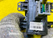 Кнопка ручника HONDA VEZEL 2014/Цвет NH788P 35355T7AJ112M1 RU4 LEB, передняя