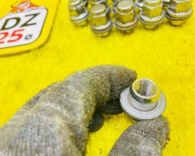 Гайка на колесо Toyota