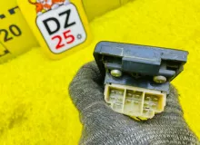 Блок управления стеклоподъемниками NISSAN TERRANO 1993 2540152S00 WD21 TD27T, передний правый