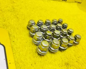 Гайка на колесо Toyota