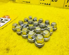 Гайка на колесо Toyota