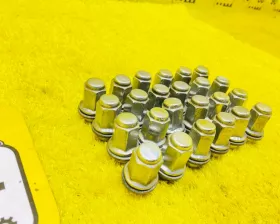 Гайка на колесо TOYOTA