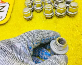 Гайка на колесо TOYOTA