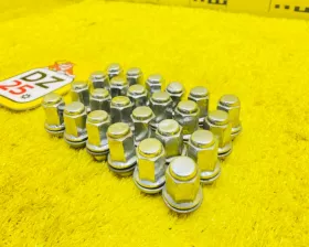 Гайка на колесо Toyota