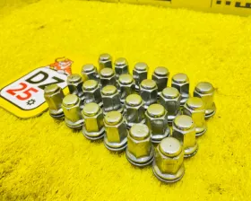 Гайка на колесо TOYOTA