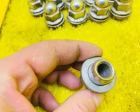 Гайка на колесо Toyota