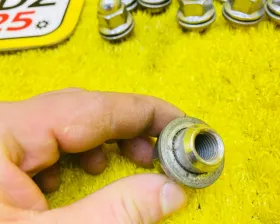 Гайка на колесо Toyota