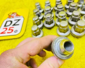 Гайка на колесо TOYOTA