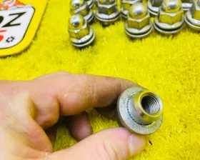 Гайка на колесо Toyota