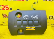 Пластиковая крышка на двс TOYOTA ISIS 2012/Цвет 070 1121237030 ZGM15W 2ZRFAE, передняя