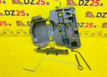 Поддомкратник/ домкрат TOYOTA ISIS 2012/Цвет 070 0911133030 ZGM15W 2ZRFAE, задний