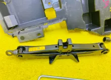 Поддомкратник/ домкрат TOYOTA ISIS 2012/Цвет 070 0911133030 ZGM15W 2ZRFAE, задний