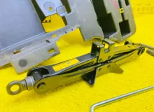 Поддомкратник/ домкрат TOYOTA ISIS 2012/Цвет 070 0911133030 ZGM15W 2ZRFAE, задний