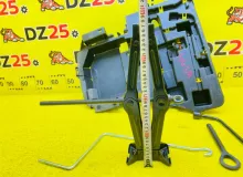 Поддомкратник/ домкрат TOYOTA ISIS 2012/Цвет 070 0911133030 ZGM15W 2ZRFAE, задний