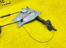 Доводчик двери TOYOTA ISIS 2012/Цвет 070 8500544011 ZGM15W 2ZRFAE, задний правый