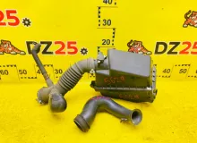 Корпус воздушного фильтра TOYOTA ISIS 2012/Цвет 070 1770037270 ZGM15W 2ZRFAE, передний