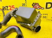 Корпус воздушного фильтра TOYOTA ISIS 2012/Цвет 070 1770037270 ZGM15W 2ZRFAE, передний