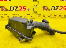 Корпус воздушного фильтра TOYOTA ISIS 2012/Цвет 070 1770037270 ZGM15W 2ZRFAE, передний