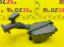 Корпус воздушного фильтра TOYOTA ISIS 2012/Цвет 070 1770037270 ZGM15W 2ZRFAE, передний