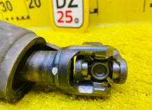 Рулевой карданчик TOYOTA ISIS 2012/Цвет 070 4522044040 ZGM15W 2ZRFAE, передний