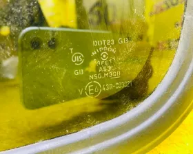 Стекло собачника Nissan