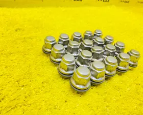 Гайка на колесо TOYOTA