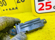 Кнопка включения обогрева стекла TOYOTA WISH 2013/Цвет 202 8479452010 ZGE25W 2ZRFAE, передняя
