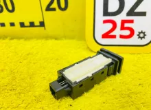 Кнопка включения обогрева стекла TOYOTA WISH 2013/Цвет 202 8479452010 ZGE25W 2ZRFAE, передняя