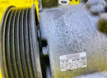 Компрессор кондиционера TOYOTA WISH 2013/Цвет 202 8831068032 ZGE20W 2ZRFAE, передний