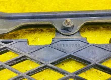 Решетка радиатора MITSUBISHI PAJERO IO 2000/Цвет W75D MR566968 H76W 4G93T, передняя