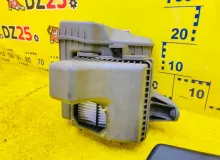 Корпус воздушного фильтра MITSUBISHI PAJERO IO 2000/Цвет W75D MR373750 H76W 4G93T, передний