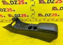 Бардачок между сиденьями Mercedes-Benz GLA-CLASS 2014/650U A1766802000 WDC156/X156/156.942 M270E16|270910|270.910, передний