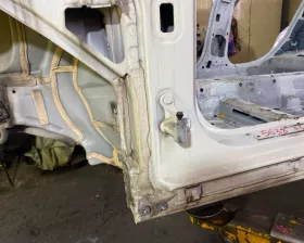 Порог кузова Mercedes-Benz