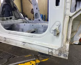 Порог кузова Mercedes-Benz