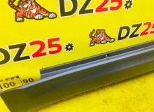 Накладка на порог SUZUKI ESCUDO 2015/Цвет ZCE 7724054P005PK YD21S M16A, левая
