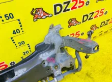 Балка под двс SUZUKI ESCUDO 2015/Цвет ZCE 4581061M01 YD21S M16A, передняя