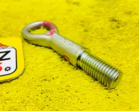 Крюк буксировочный SUZUKI