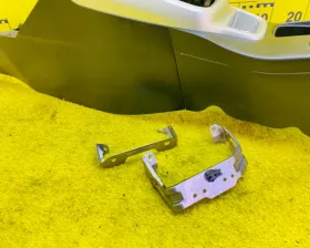 Бардачок между сиденьями SUZUKI