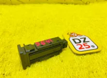 Кнопка включения обогрева стекла DAIHATSU BOON 2016/Цвет X07 84794B2010 M710S 1KRFE, передняя