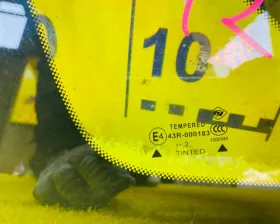 Стекло форточка NISSAN