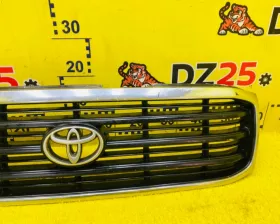 Решетка радиатора Toyota